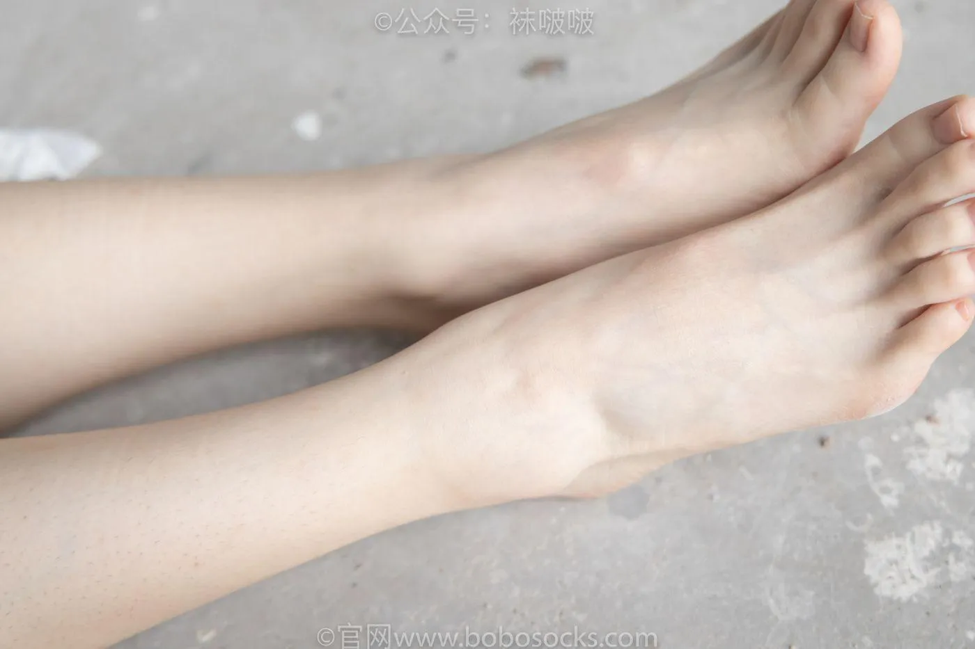 [BoBoSocks袜啵啵]NO.025 熊熊-安踏运动鞋、白色棉袜（踩脏）、裸足 [146P]插图1